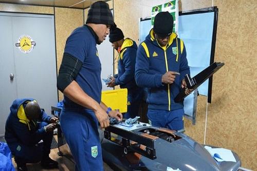 Equipe do Brasil aproveitou os últimos dias para realizar trabalhos de manutenção nos trenós / Foto: Divulgação